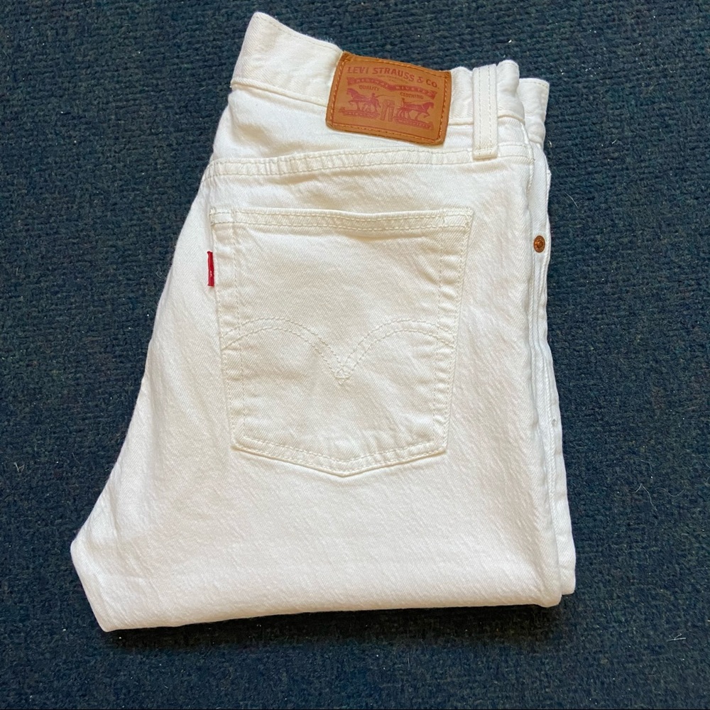 White Levi’s Wedgie Jeans